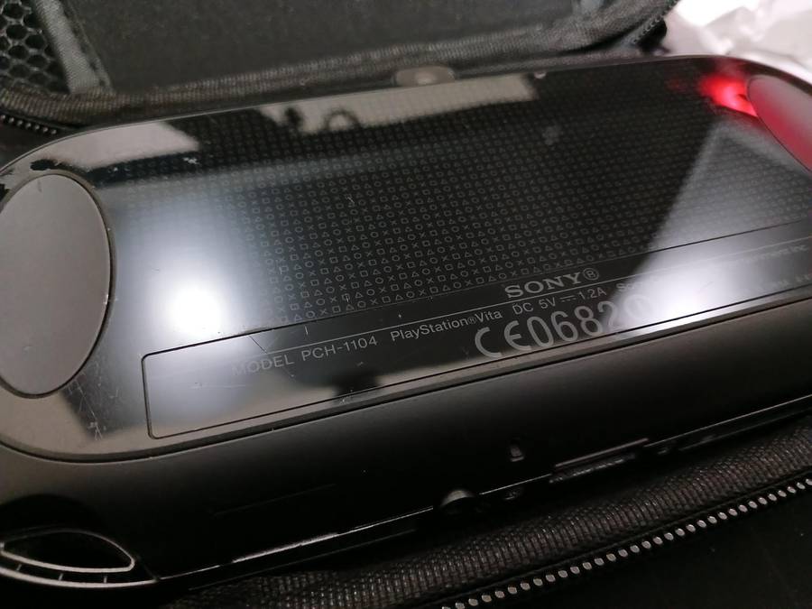 PlayStation VITA OLED (PCH-1104) - Very good condition