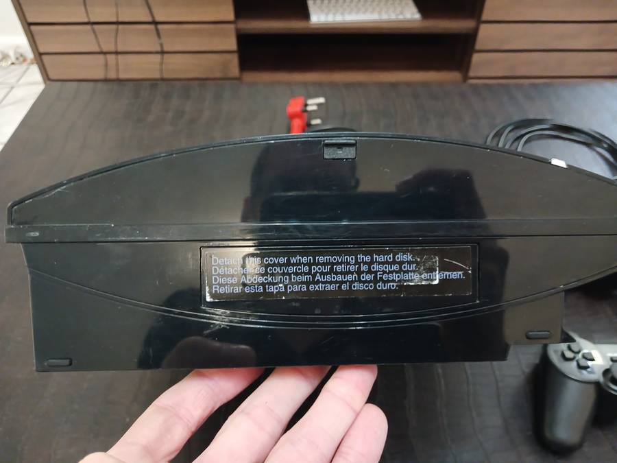 PlayStation 3 Phat (CECHL04) - 1TB HDD - 2 Wireless controllers - CFW Firmware - LOW POWER ON TIME