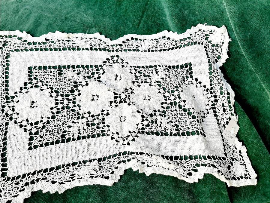 Small handknotted lace cloth -white - 33 x 45 cm