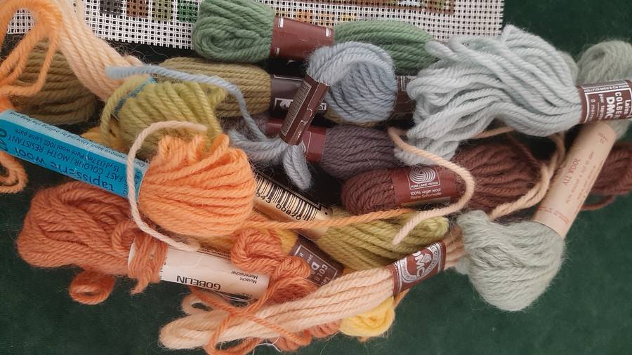 Small tapestry canvas - 20 x 20cm, with odd yarns
