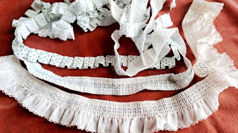 Smocked / Ruffled trim - 250cm in total