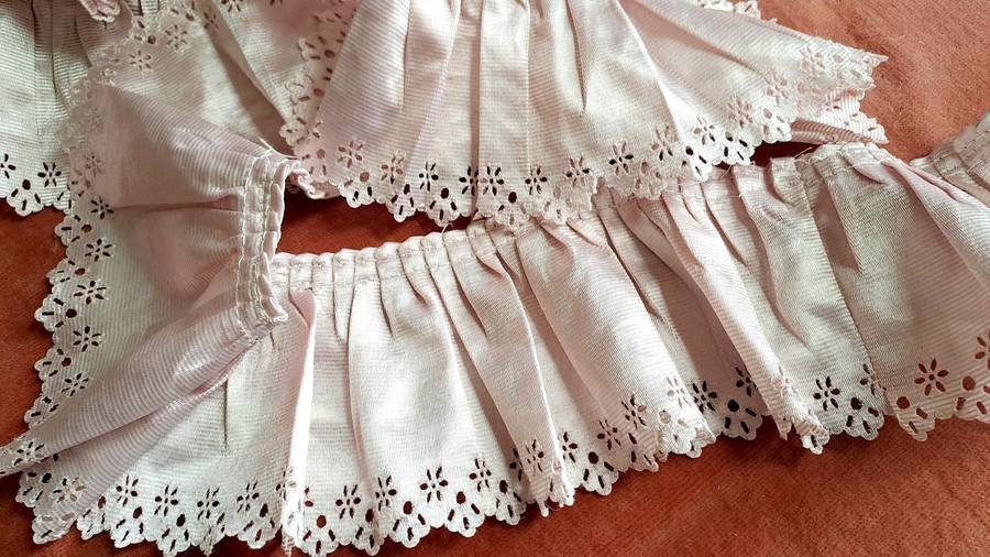 Pale dusky pink frill - ruffled - 200cm length