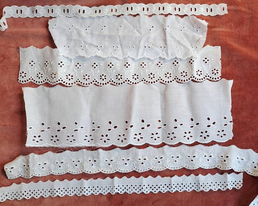 Embroiderie anglais trim remnants - 150cm in total