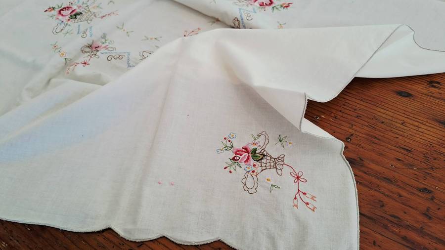 Small embroidered tablecloth - cream with pink flowers - 84 x 84 diameter