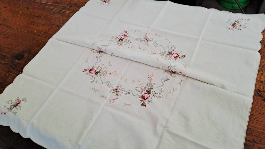 Small embroidered tablecloth - cream with pink flowers - 84 x 84 diameter