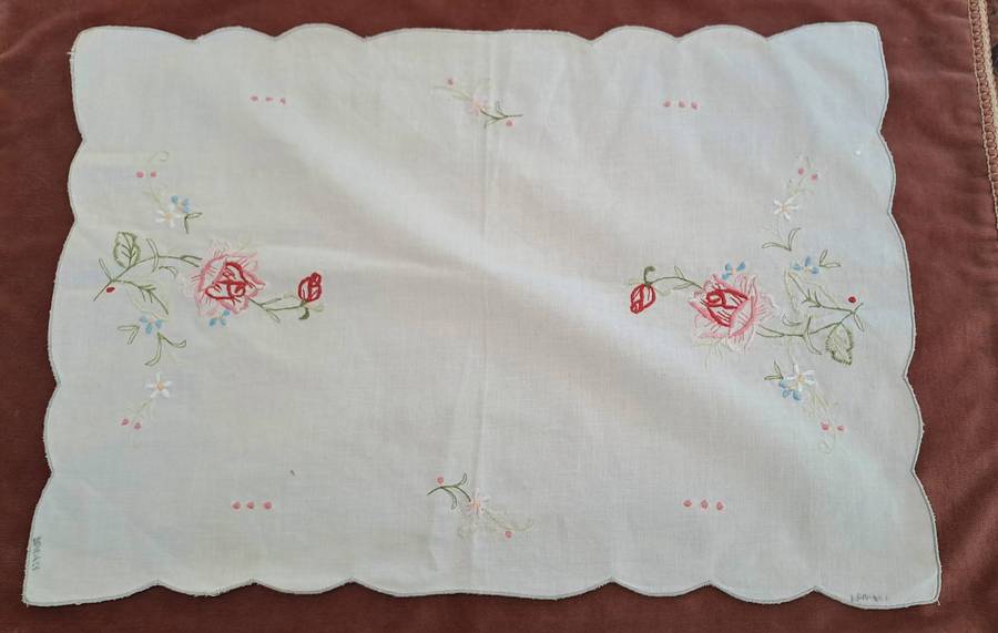 Embroidered tray cloth - linen - satin stitich roses 32 x 46 cm