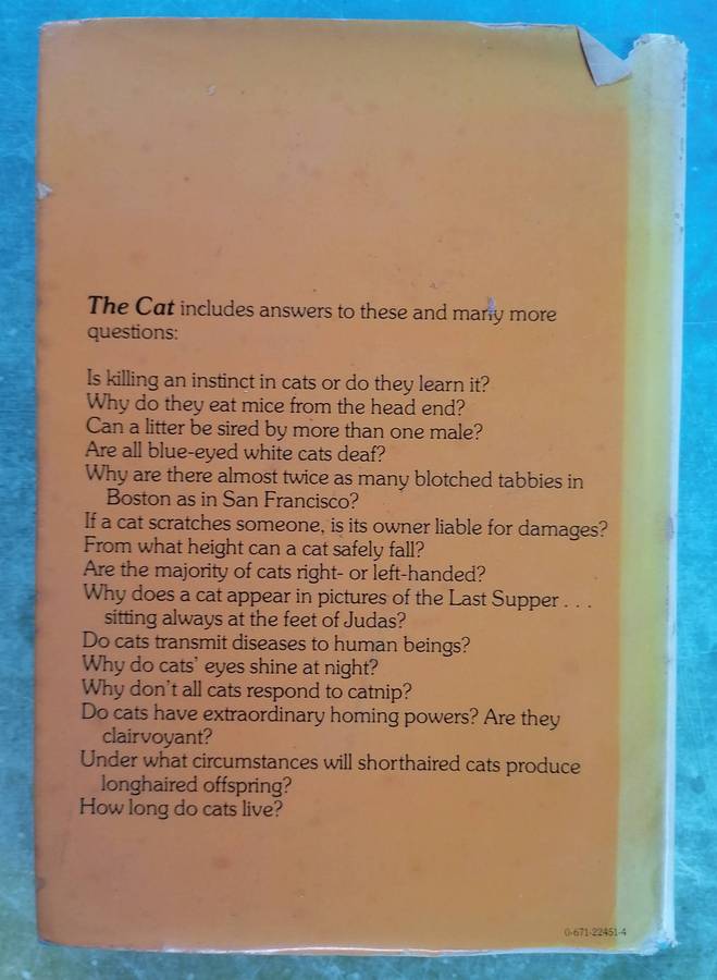 The Cat: A Complete Authoritative Compendium of Information About Domestic Cats by Muriel Beadle