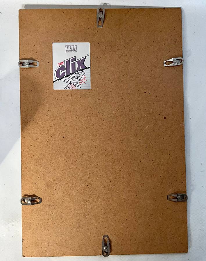 Colourful and bright painting on cloth of 3 people (family?) on abstract background