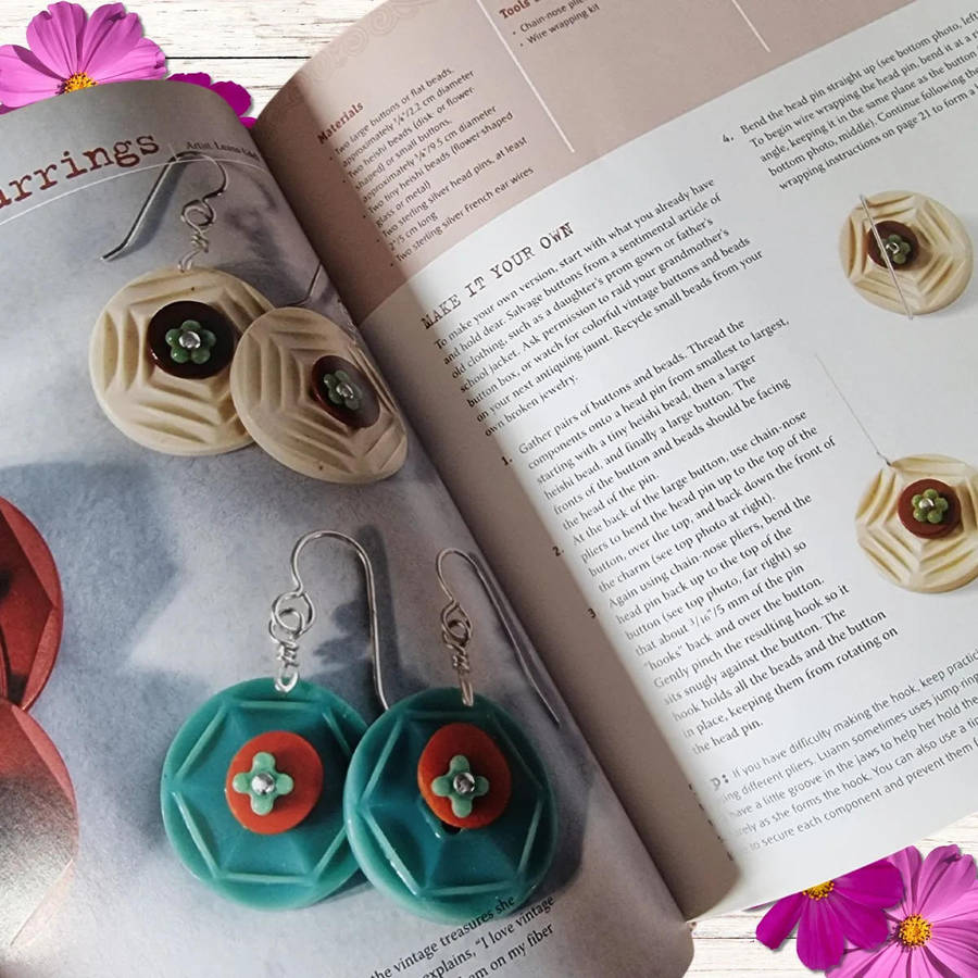 Mixed-Media Collage Jewelry: New Directions in Memory Jewelry by Janette Schuster