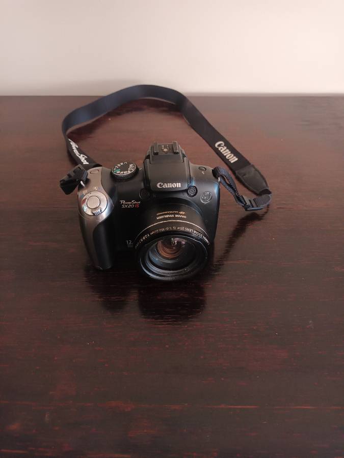 Canon PowerShot SX20 IS 12.1MP CCD Bridge Camera