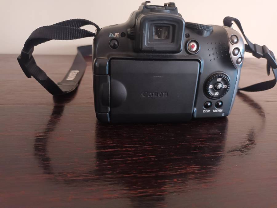 Canon PowerShot SX20 IS 12.1MP CCD Bridge Camera