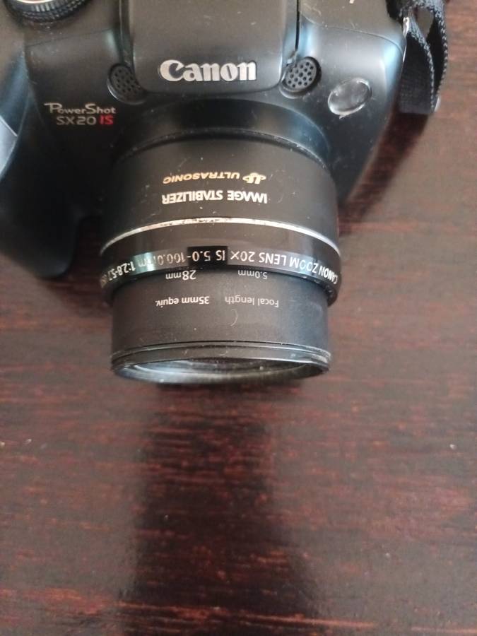 Canon PowerShot SX20 IS 12.1MP CCD Bridge Camera