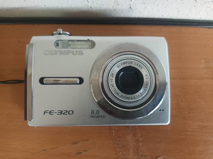 Olympus FE-320 Compact Digital Camera