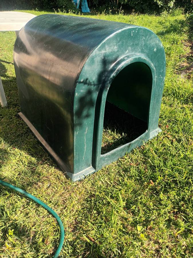 Large Igloo Plastic Dog Kennel