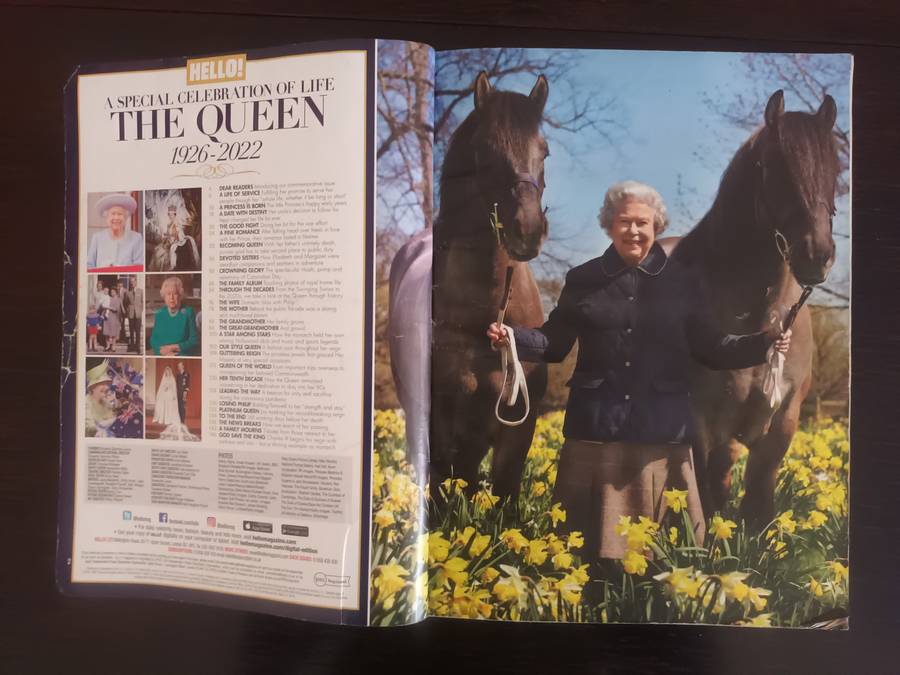 HER MAJESTY QUEEN ELIZABETH II HELLO! MAGAZINE SPECIAL COLLECTOR'S EDITION