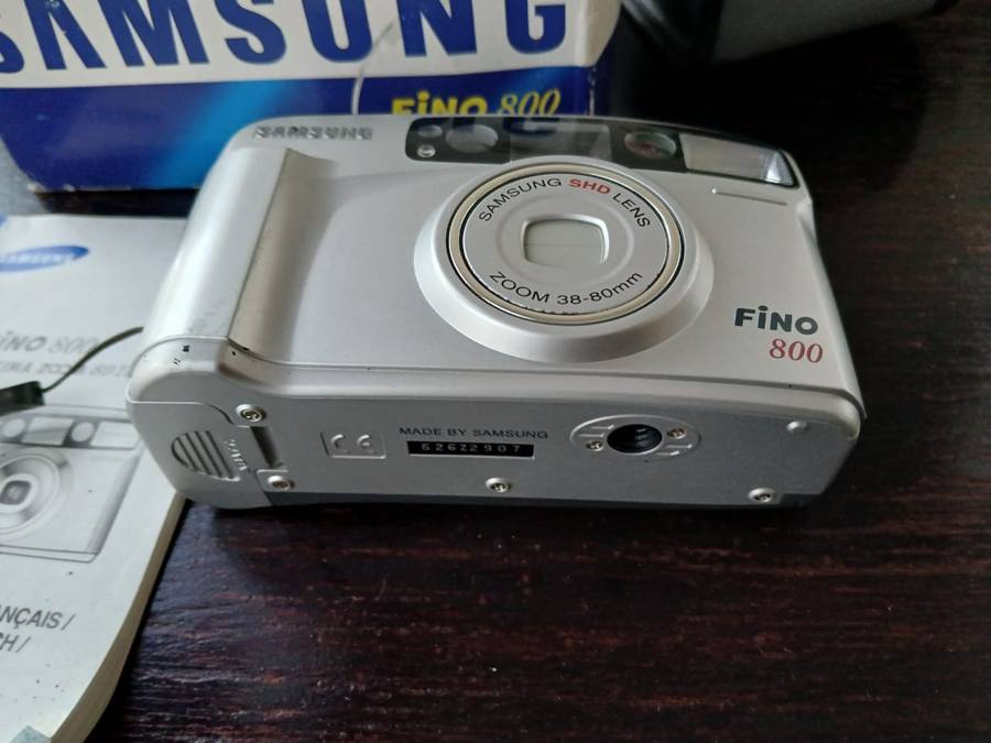 Samsung Fino 800 35mm Point and Shoot Film Camera with 38-80mm Zoom Lens