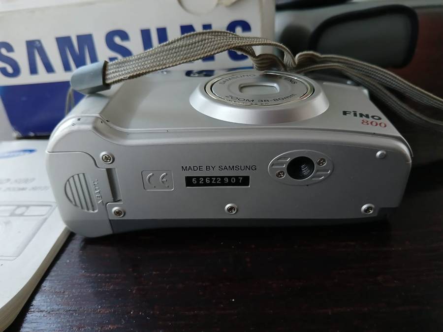 Samsung Fino 800 35mm Point and Shoot Film Camera with 38-80mm Zoom Lens