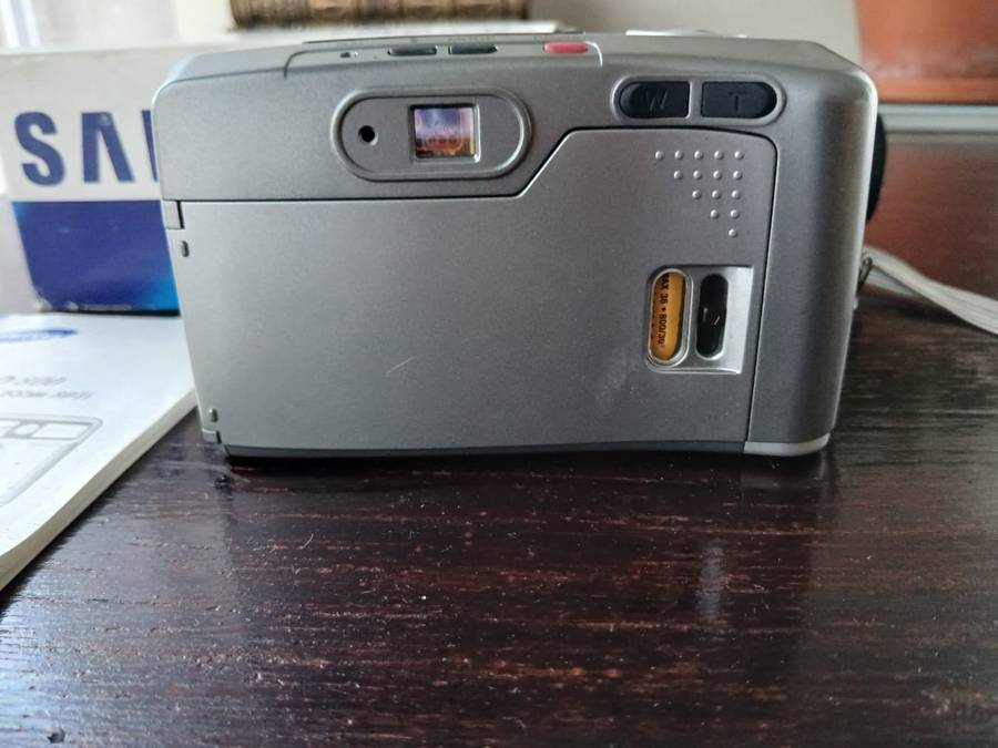 Samsung Fino 800 35mm Point and Shoot Film Camera with 38-80mm Zoom Lens