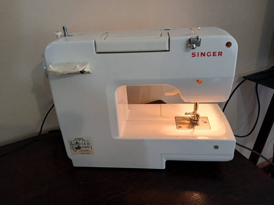 Singer Promise Sewing Machine Model 1409