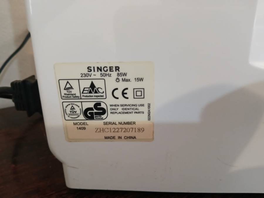 Singer Promise Sewing Machine Model 1409