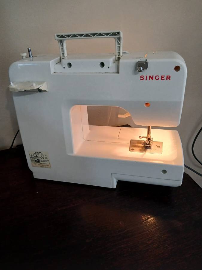 Singer Promise Sewing Machine Model 1409