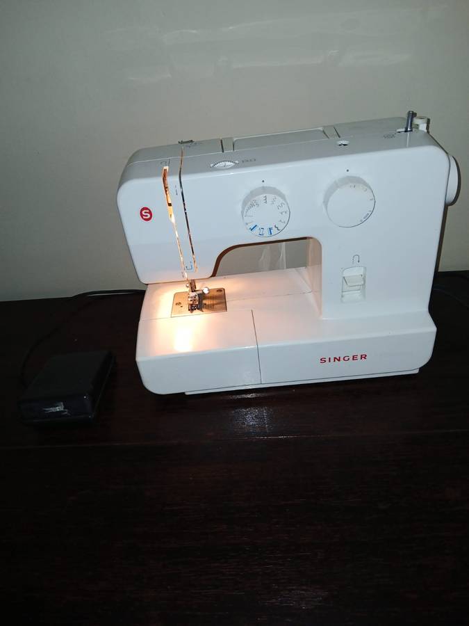 Singer Promise Sewing Machine Model 1409