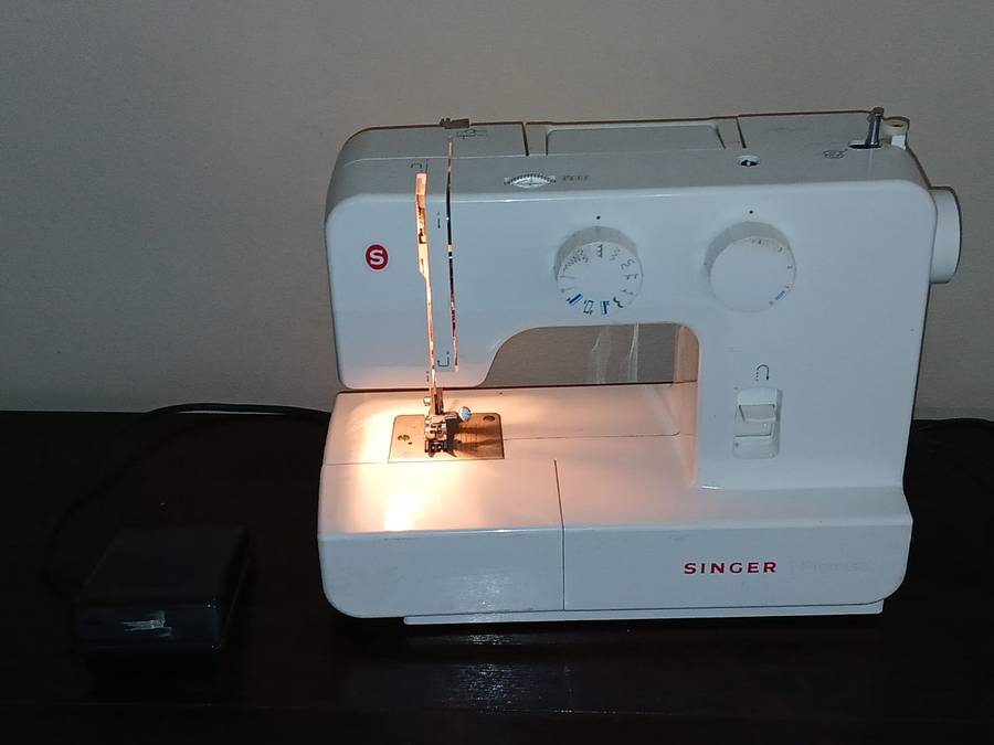 Singer Promise Sewing Machine Model 1409