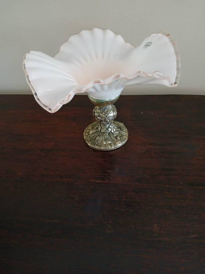 Cristalleria Ottaviano Glass Pink Ruffle Glass Centerpiece On A Silver Pedestal Made In Italy