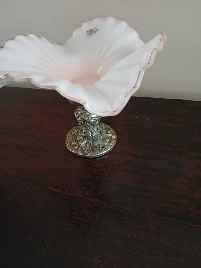 Cristalleria Ottaviano Glass Pink Ruffle Glass Centerpiece On A Silver Pedestal Made In Italy
