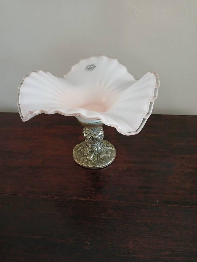 Cristalleria Ottaviano Glass Pink Ruffle Glass Centerpiece On A Silver Pedestal Made In Italy