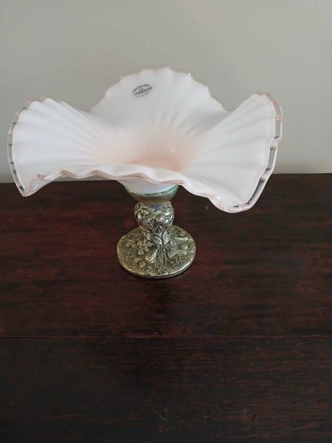 Cristalleria Ottaviano Glass Pink Ruffle Glass Centerpiece On A Silver Pedestal Made In Italy