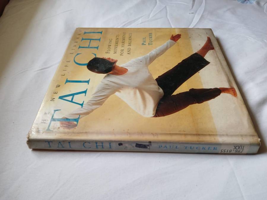 Tai Chi : Flowing Movements for Harmony and Balance by Paul Tucker