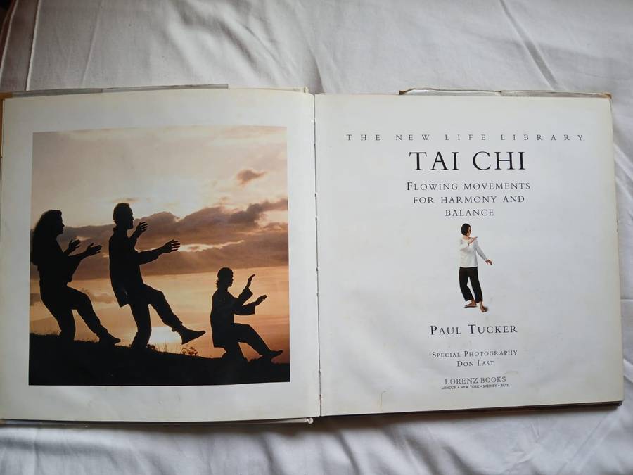 Tai Chi : Flowing Movements for Harmony and Balance by Paul Tucker