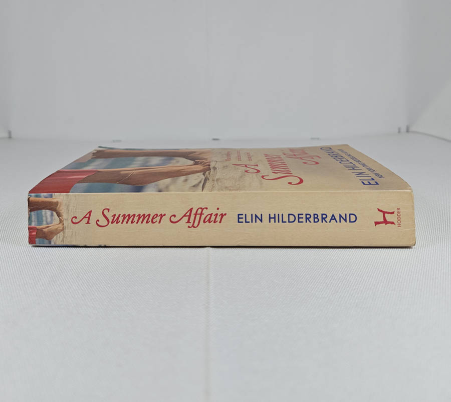 A Summer Affair by Elin Hilderbrand - Paperback