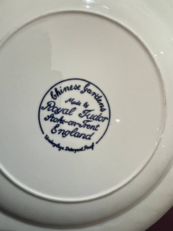 Plate display Royal Tudor