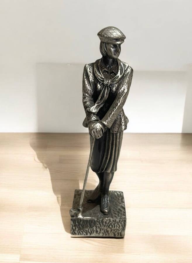 Ornament/ paperweight female golfer