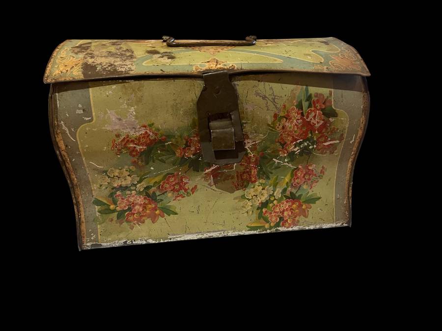 Ornament tin antique