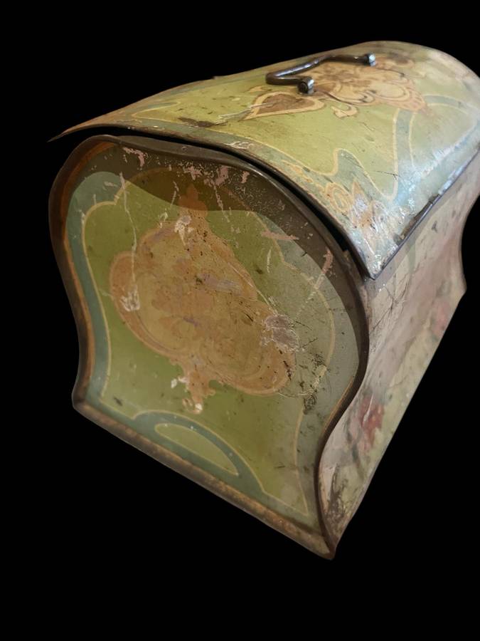 Ornament tin antique