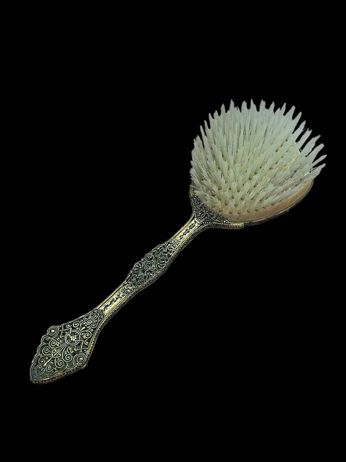 Hair brush petit point