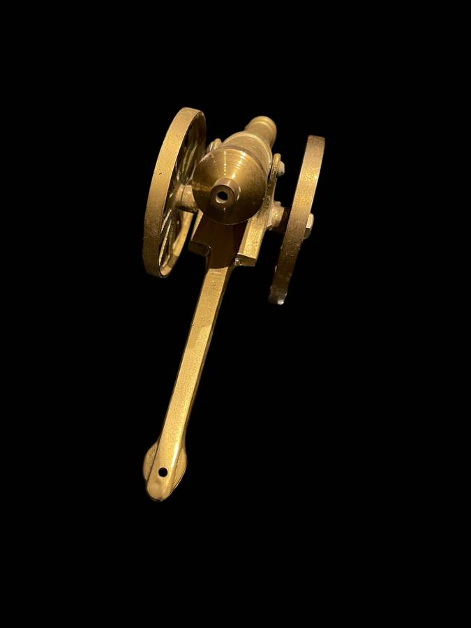 Ornament canon brass