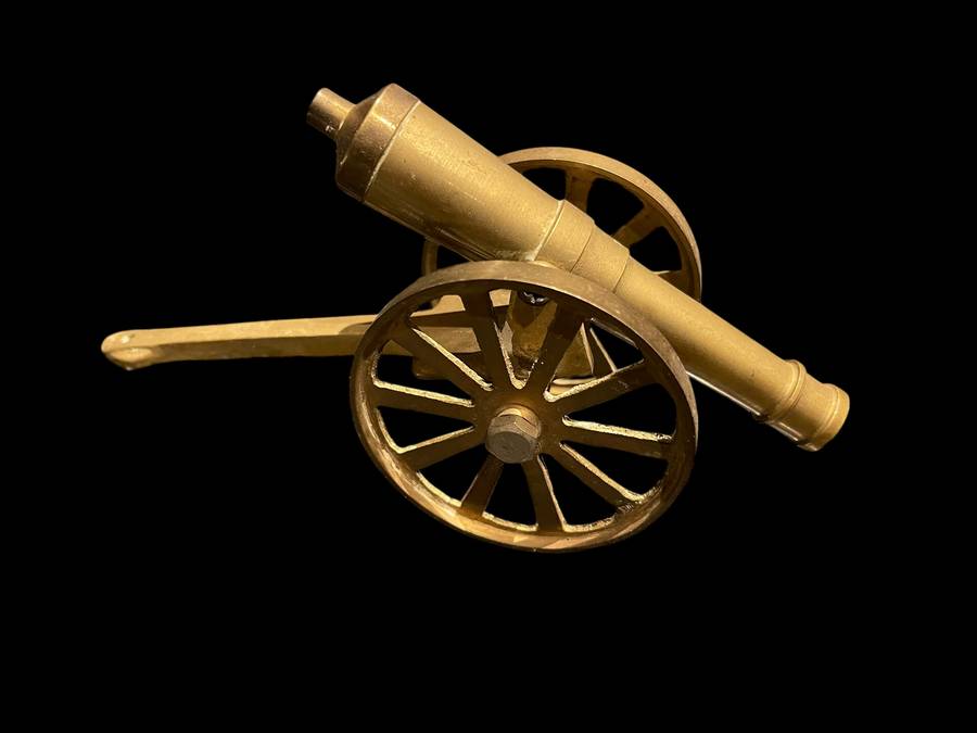Ornament canon brass