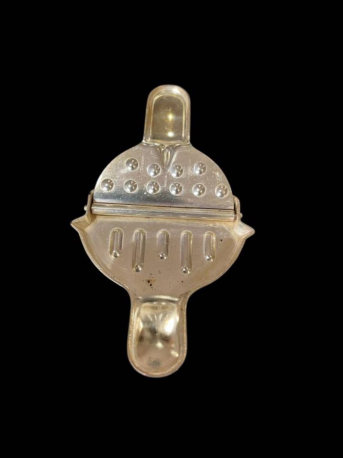 Lemon wedge squeezers each