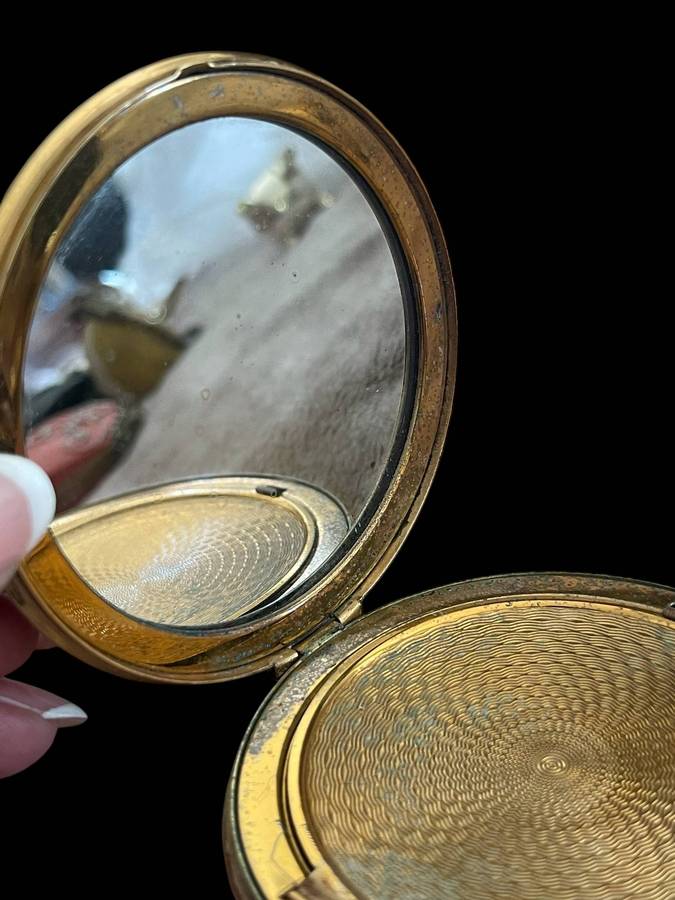 Compact powder/mirror