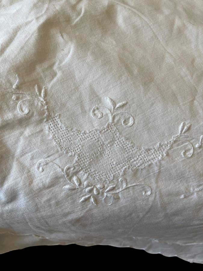 Tablecloth embroidered round(NR16)