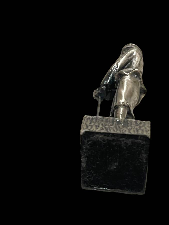 Ornament/ paperweight female golfer