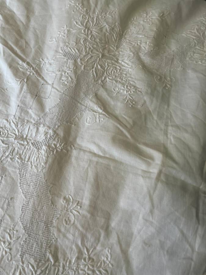 Tablecloth embroidered round(NR16)