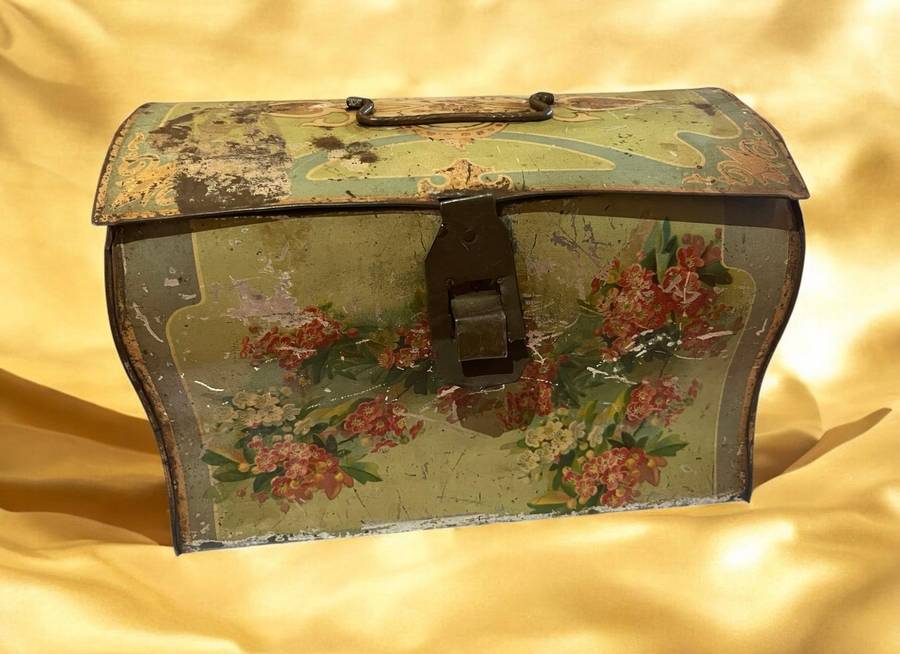 Ornament tin antique