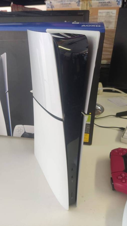 PS5 Slim + 2 Controllers - Digital Edition