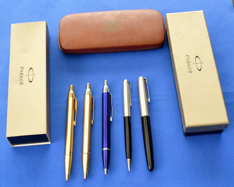 Selection of Five Vintage Parker Pens