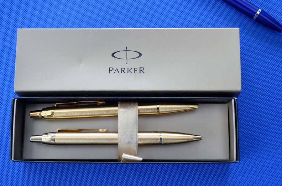 Selection of Five Vintage Parker Pens